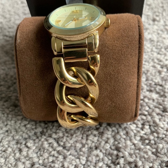 NWOT Women’s Michael Kors watch - Picture 2 of 6